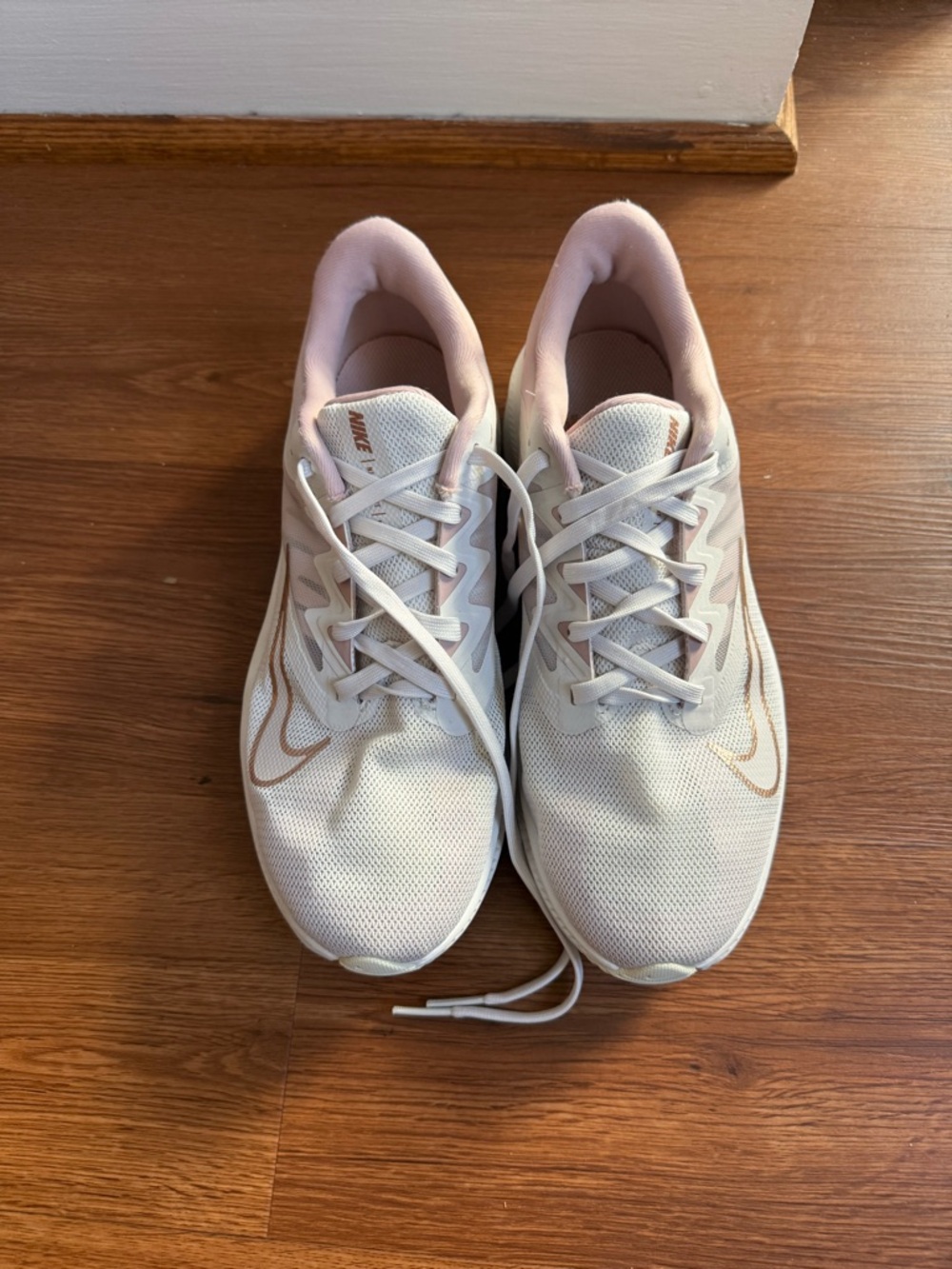 Nike Women's White and Light Pink Athletic Sneakers